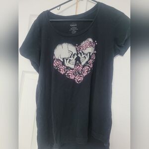 Torrid Black T-Shirt with Skull and Roses